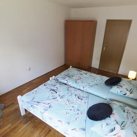 بيت للعطل House Tina