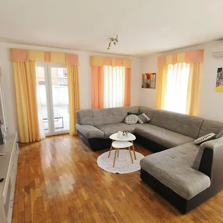 Prázdninový dům House Tina *
