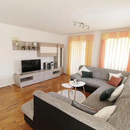 بيت للعطل House Tina سافودغيا