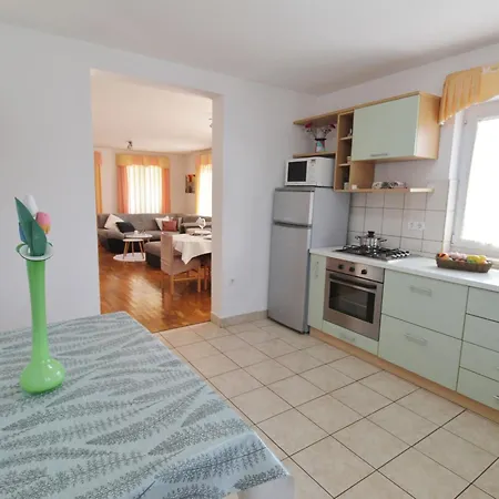 House Tina بيت للعطل